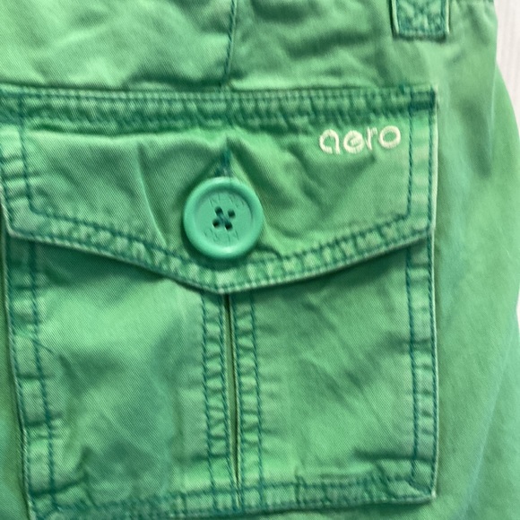 Low rise green capris - Picture 9 of 15